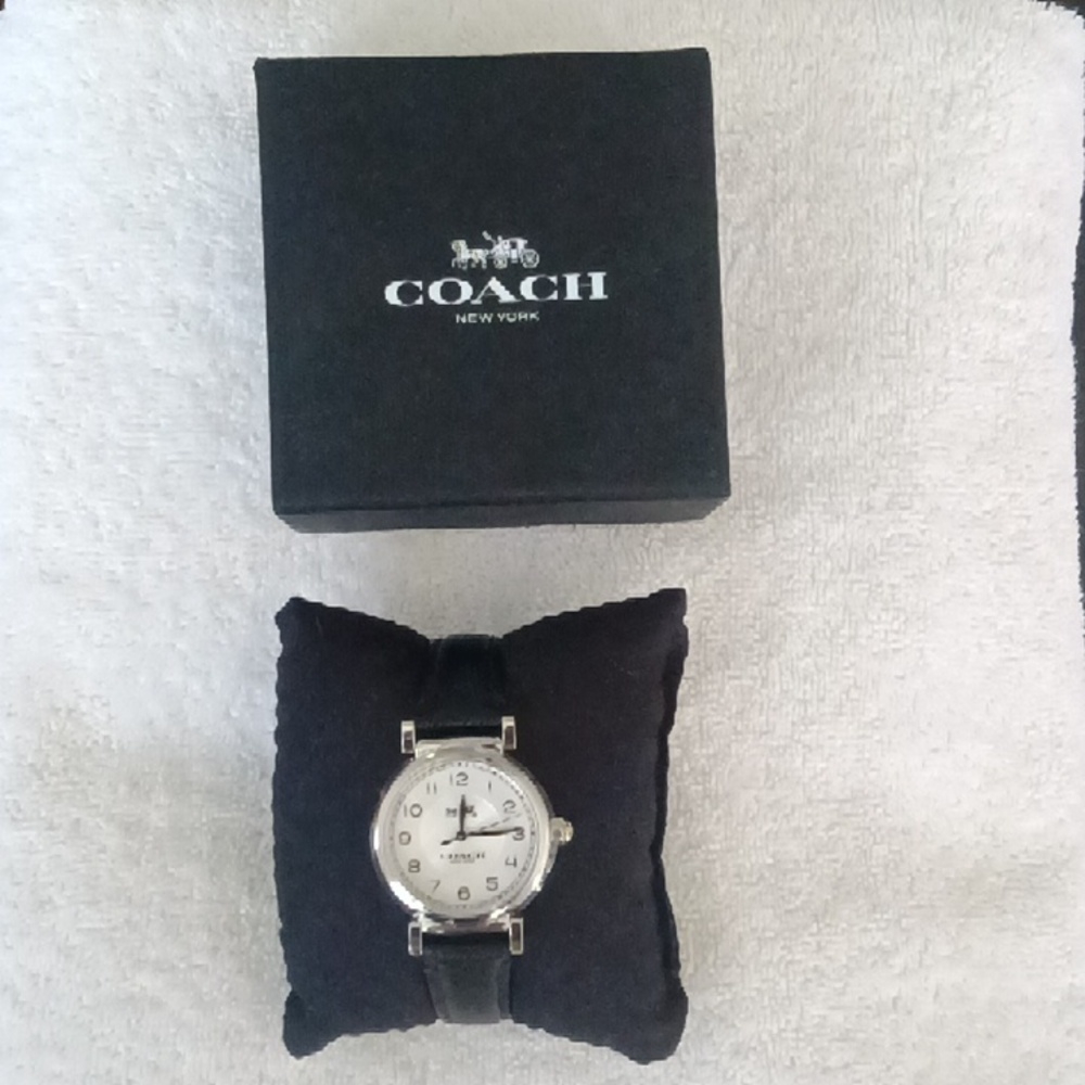 Coach watch ladies or girls - Picture 4 of 8